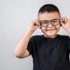 Kacamata Anak untuk Mengoreksi Kelainan Refraksi