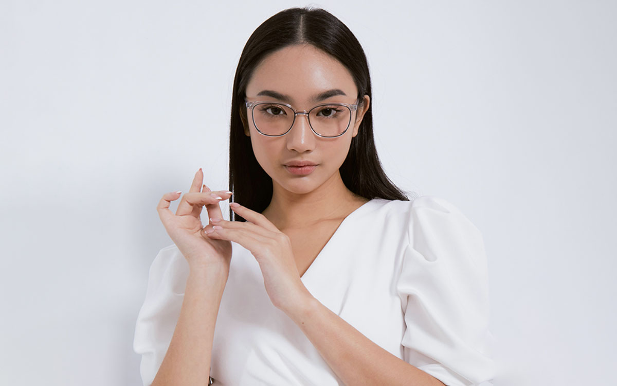 Kacamata Oval Cocok untuk Wajah Berbentuk Hati dan Persegi